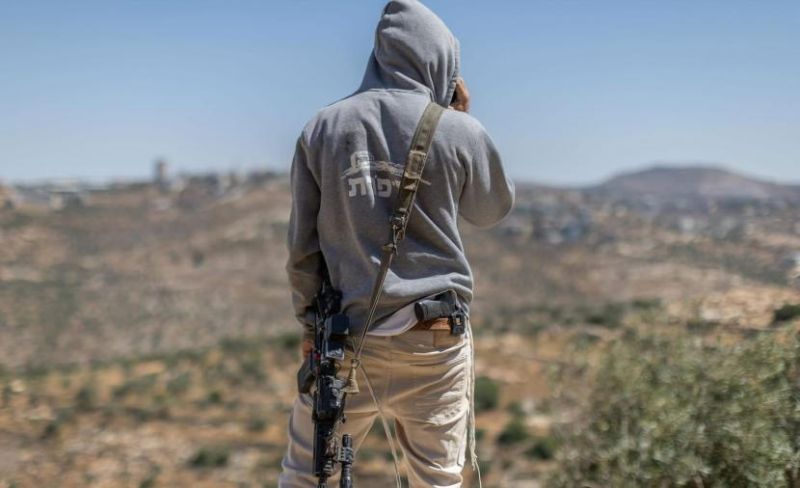 مستوطن يهاجم سائقا خلال عمله على حافلة بالقدس