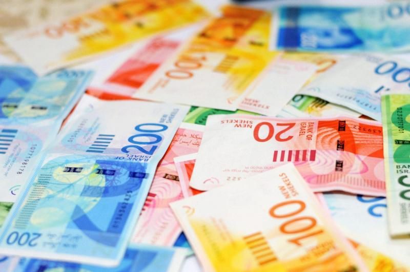 العملات مقابل الشيكل: الدولار 3.06 الدينار 4.32 اليورو 3.43