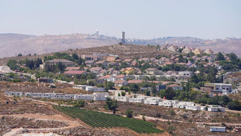"شبكات".. سجال بين بريطانيا وإسرائيل وتطبيق مصري ينتشر عربيا وأفريقيا