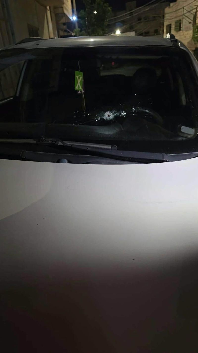إصابات خطيرة بينها طفلة.. الاحتلال يطلق النار على مركبة جنوب الخليل