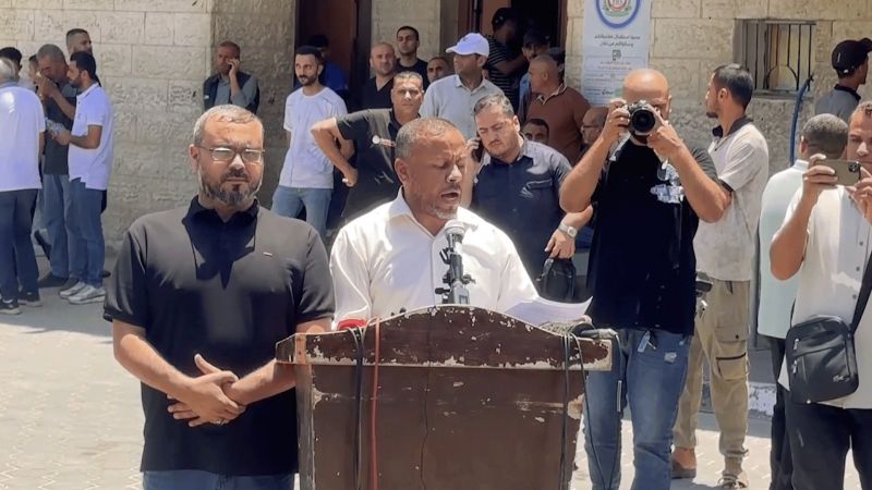 لجنة متابعة العمل الحكومي في قطاع غزة تعلن حل نفسها واستقالة رئيسها