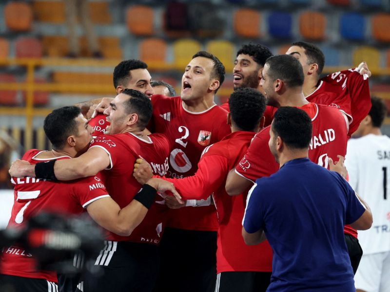 في مباراة مثيرة.. الأهلي يهزم الزمالك ويتوج بلقب أفريقيا لكرة اليد للمرة الرابعة تواليا (فيديو)