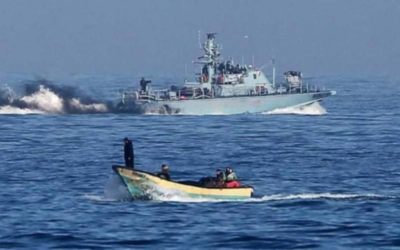 الاحتلال يعتقل 7 صيادين قبالة سواحل وسط قطاع غزة