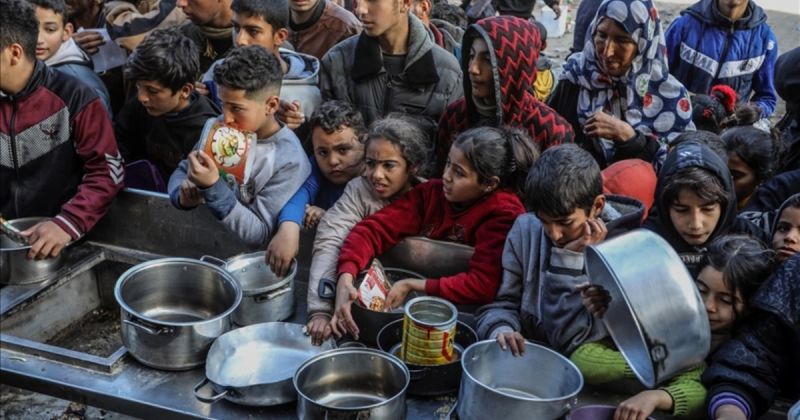 "هل سنأكل اليوم؟".. سؤال يؤرق آلاف الأسر النازحة في غزة