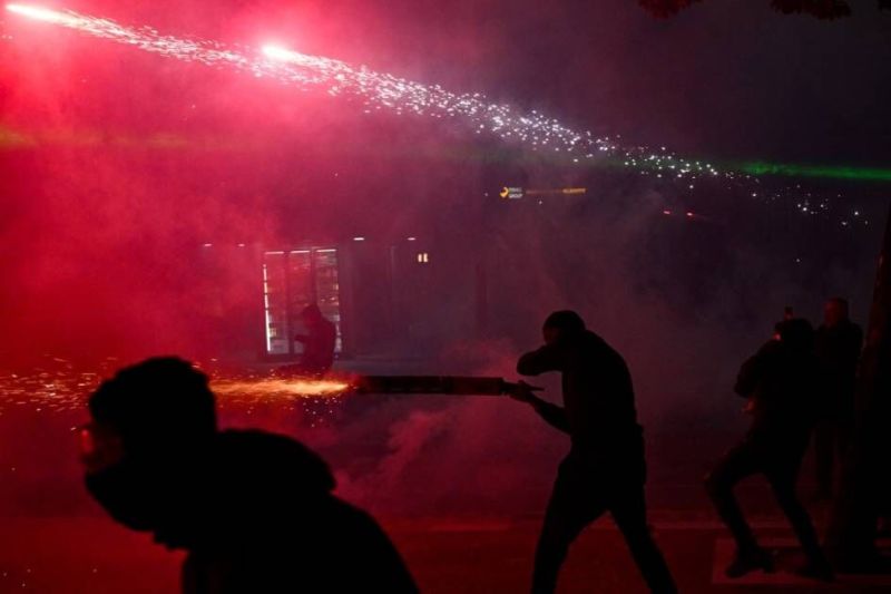 مواجهات عنيفة في تيرانا: آلاف الألبان يتظاهرون ضد الفساد ويطالبون برحيل الحكومة