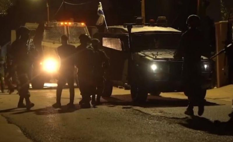الاحتلال يحتجز شابين خلال اقتحام المغير