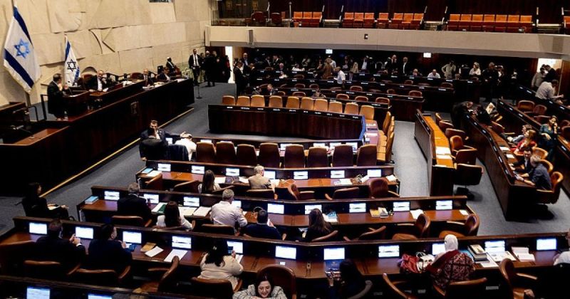 الكنيست يقر أوليًا توسيع تجميد أموال السلطة الفلسطينية وسط أزمة مالية متفاقمة