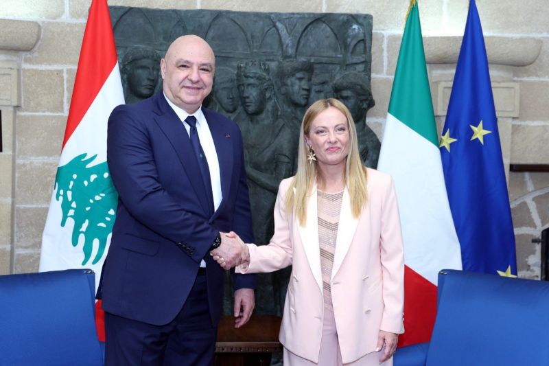 عون يدعو من إيطاليا للضغط على إسرائيل لتنفيذ "اتفاق الإطار"