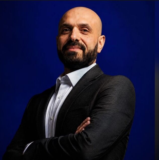 الذكاء الاصطناعي يعتذر… ونحن نبرّر