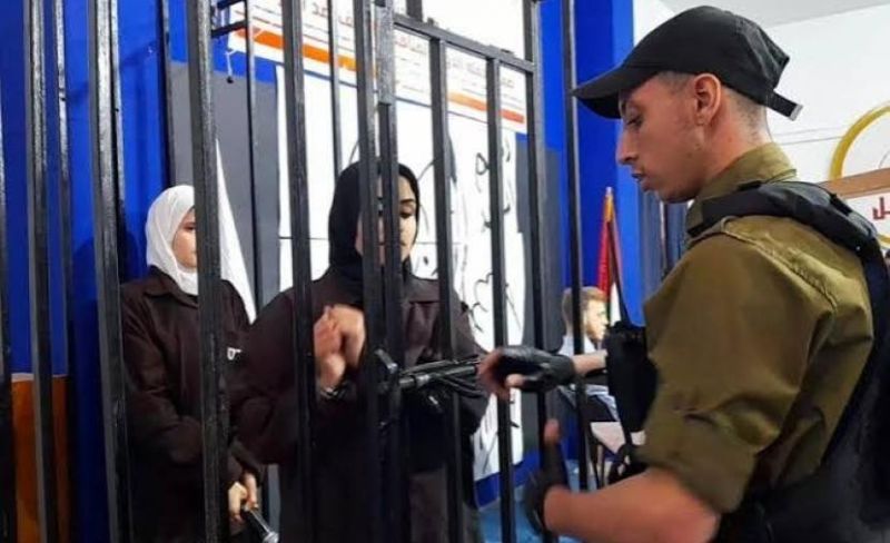 تنكيل وانتهاكات متواصلة بحق الأسيرات في "الدامون".. كشف الحجاب عن رؤوسهن