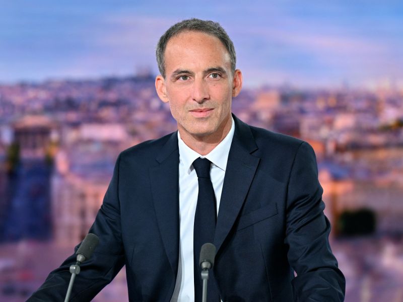 حفيد عميل سوفياتي هاجر إلى فلسطين.. من غلوكسمان المرشح لرئاسة فرنسا؟