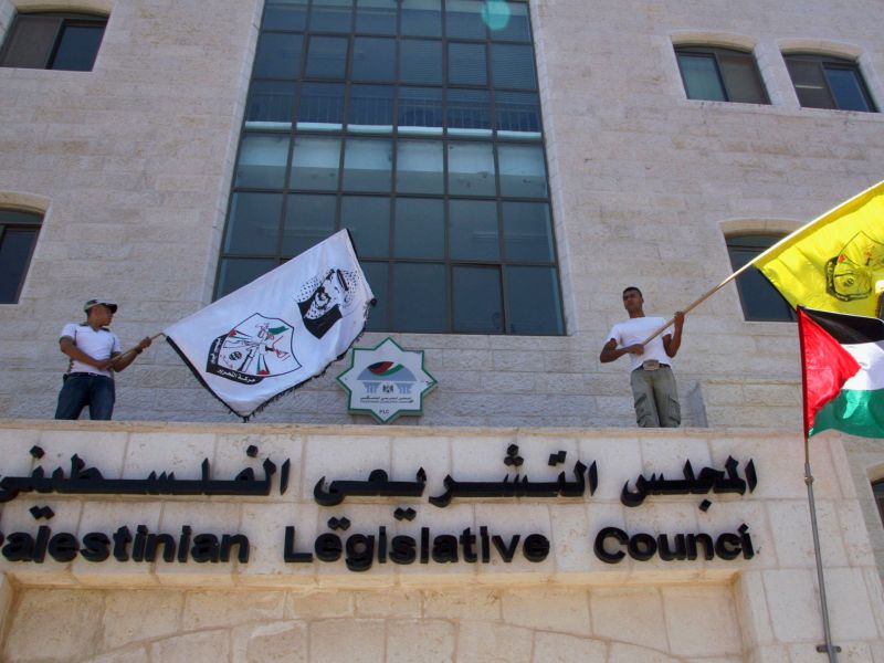 مساع لتوحيد البيت الفلسطيني واستعدادات للانتخابات التشريعية.. كواليس لقاء العلمين